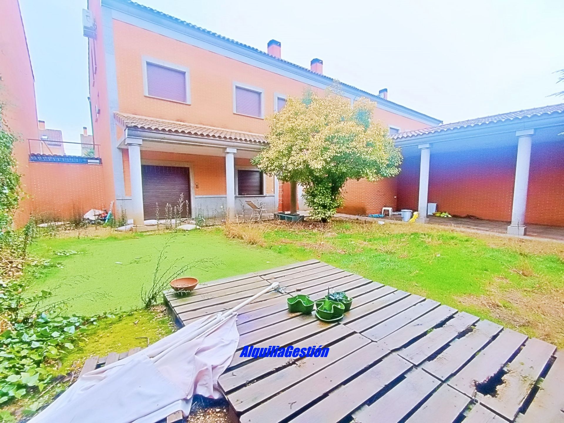 Jardí de Casa o xalet en venda en Guadalajara Capital amb Aire condicionat, Calefacció i Jardí privat