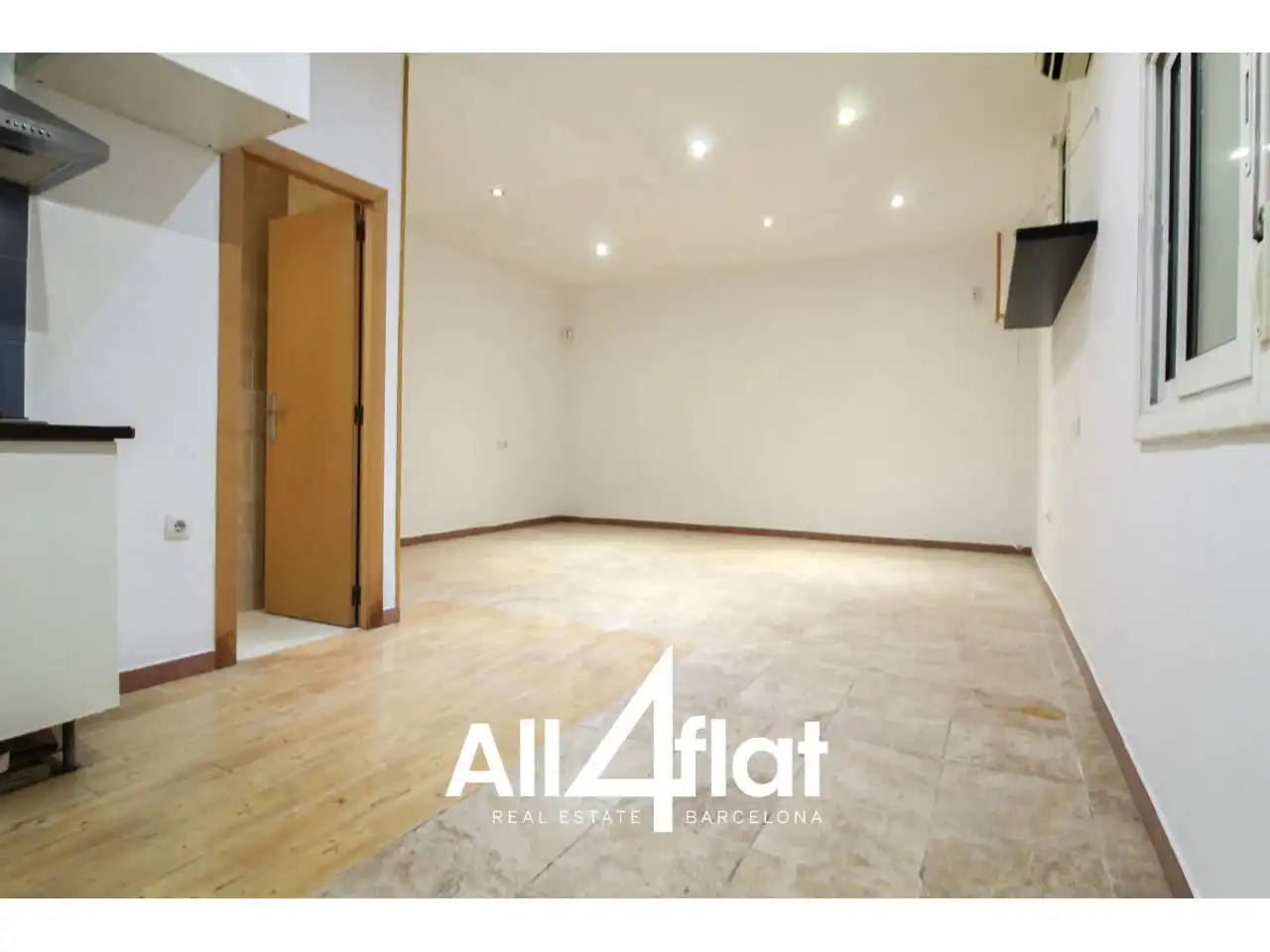 Study for sale in L'Hospitalet de Llobregat  with Air Conditioner and Alarm