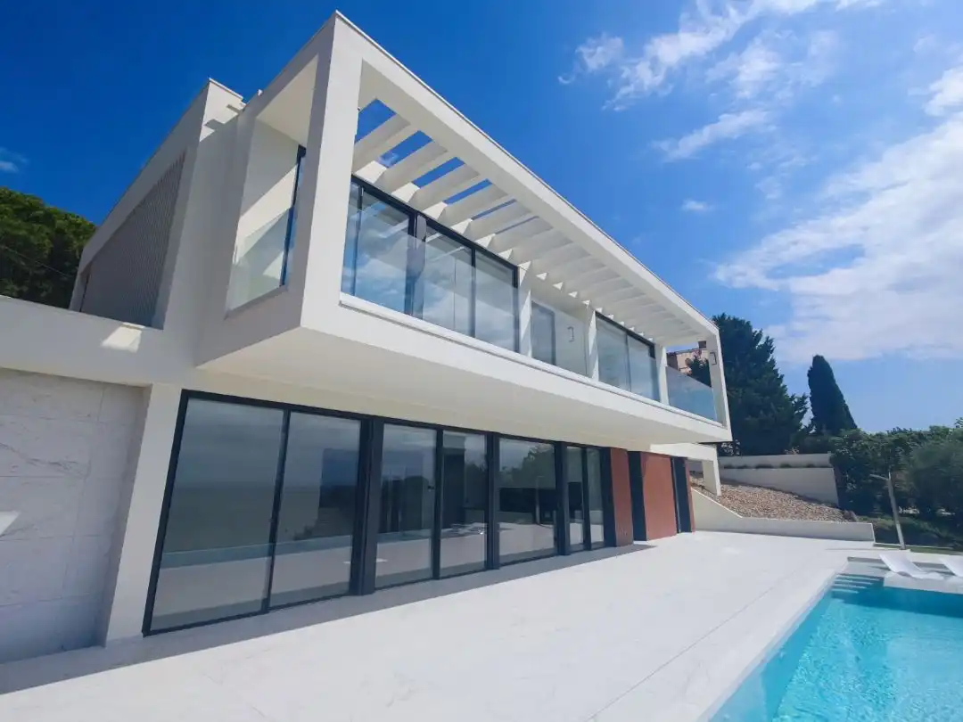 Vista exterior de Casa o xalet en venda en Pau amb Aire condicionat, Terrassa i Piscina