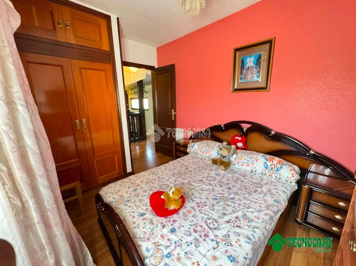 Dormitori de Casa adosada en venda en Gerindote amb Aire condicionat, Calefacció i Jardí privat