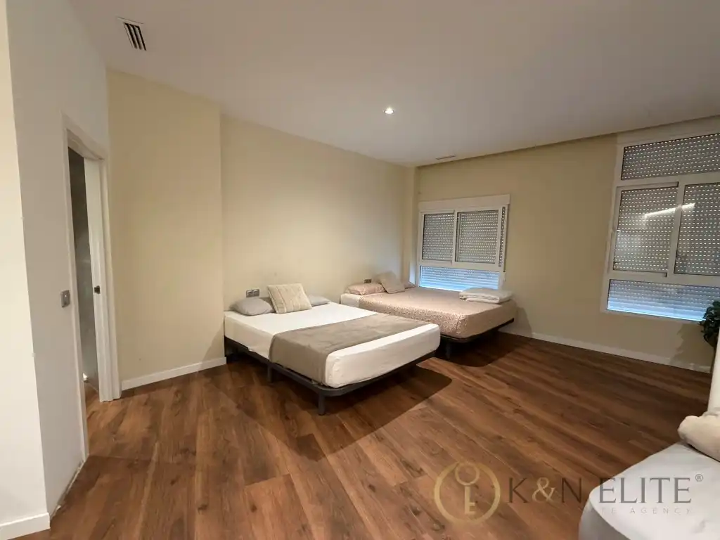 Habitación de Planta baja en venta en Valencia