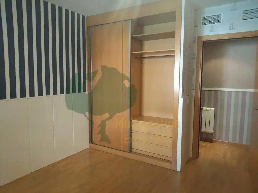 Habitación de Piso en venta en Cáceres con Aire acondicionado, Jardín privado y Piscina comunitaria