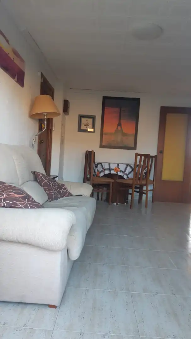 Apartament amb piscina de lloguer a Carrer de la Valldigna 19