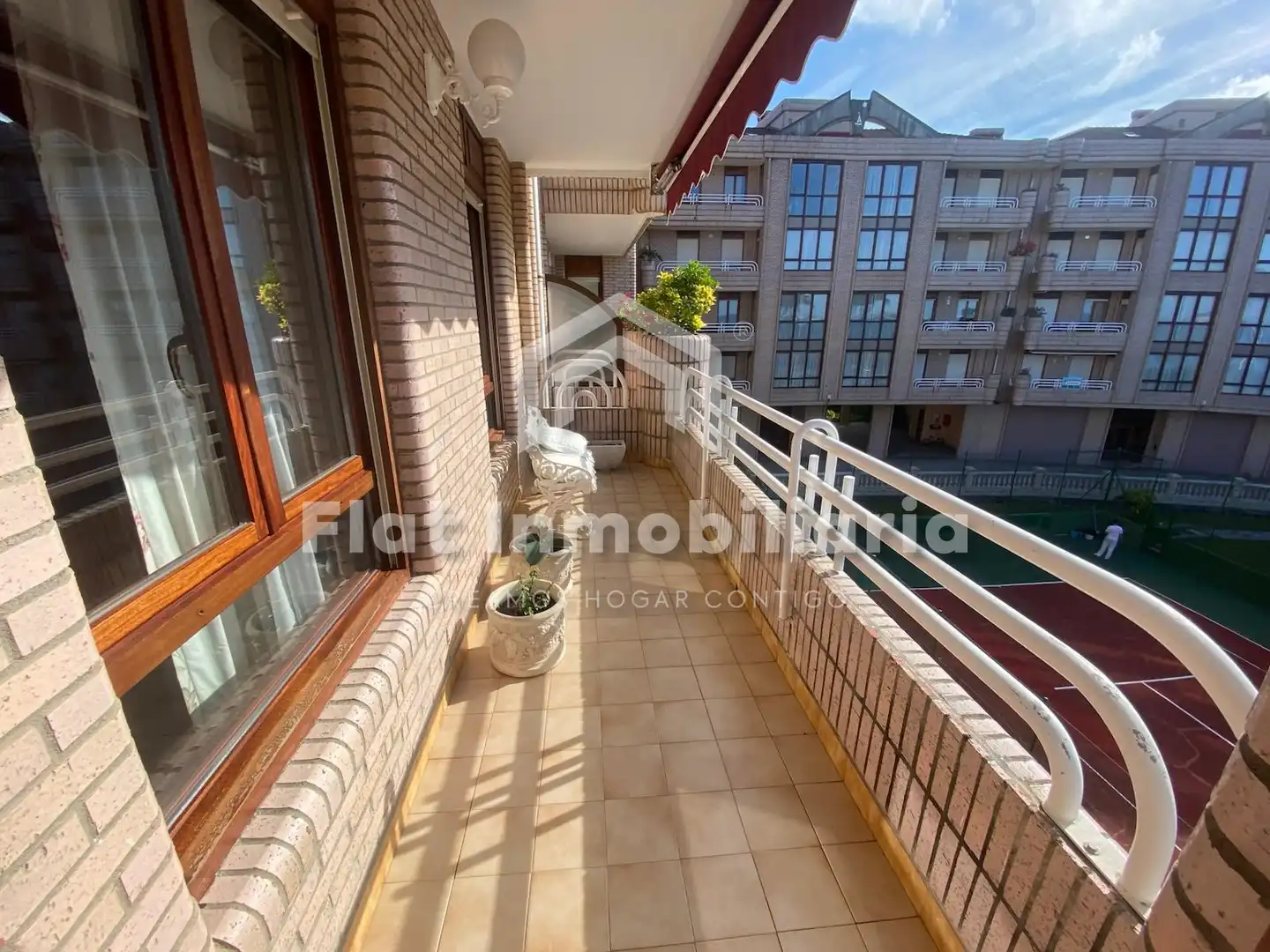 Vista exterior de Piso en venta en Castro-Urdiales con Calefacción, Parquet y Terraza