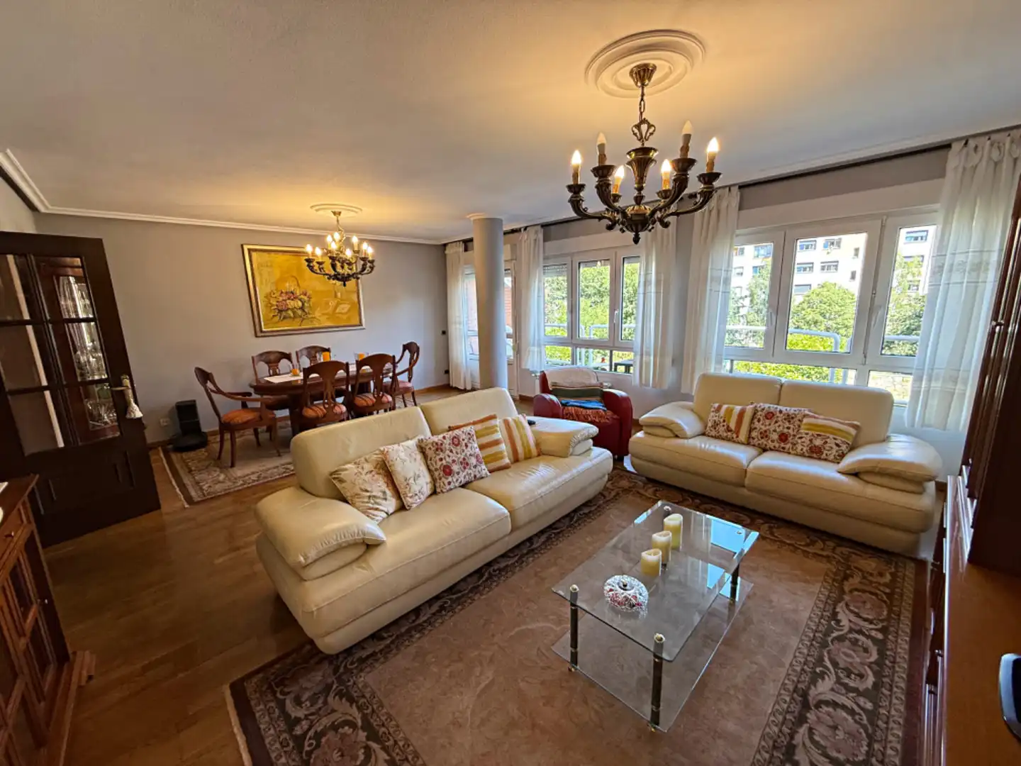 Sala de estar de Casa adosada en venta en Oviedo  con Calefacción, Jardín privado y Parquet