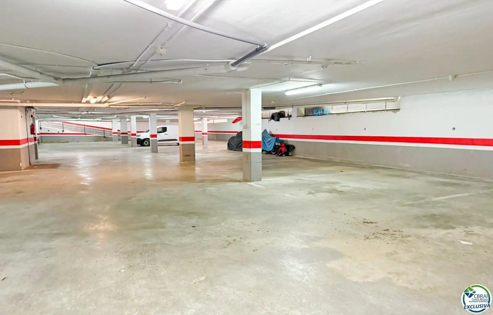 Aparcament de Dúplex en venda en Figueres amb Aire condicionat i Piscina comunitària