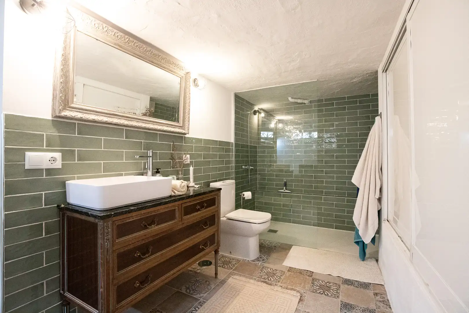 Baño de Casa adosada de alquiler en Estepona con Terraza, Piscina y Amueblado