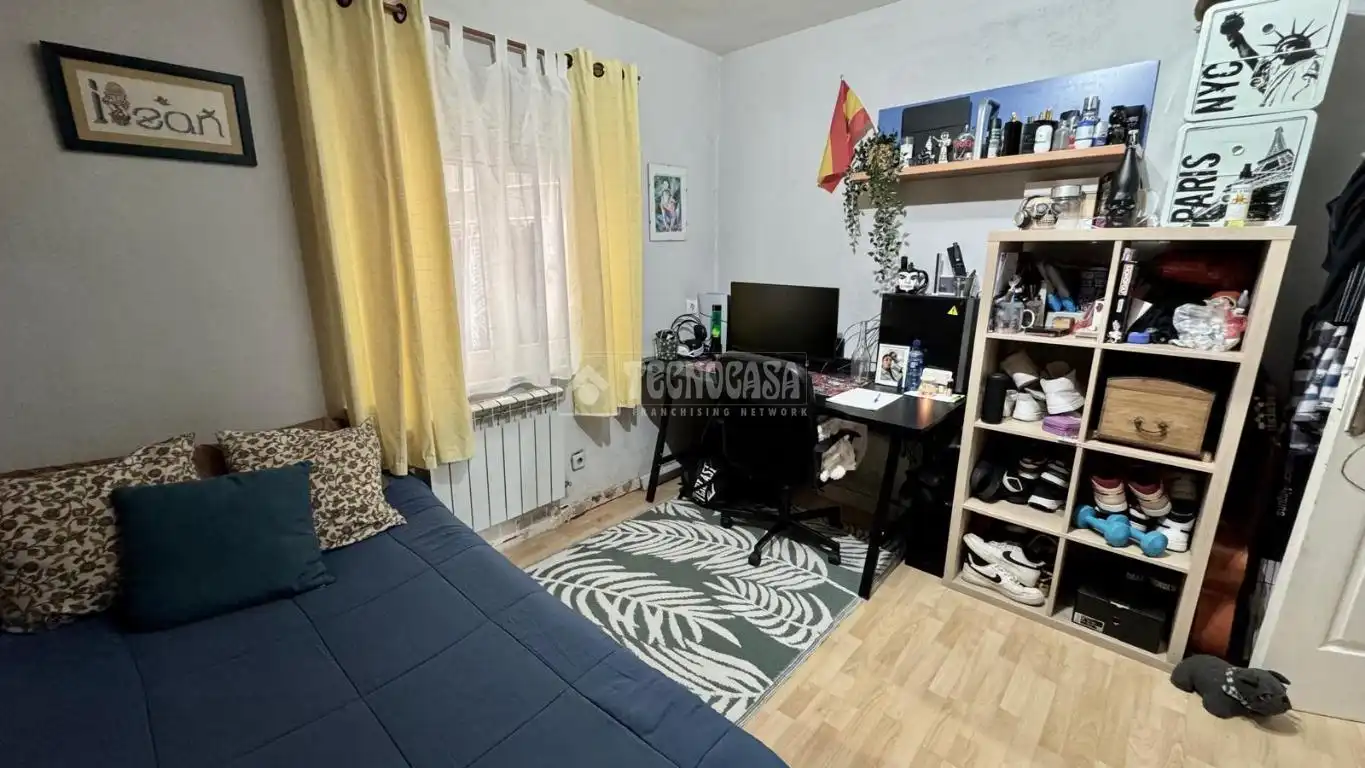 Dormitori de Pis en venda en Gijón  amb Calefacció