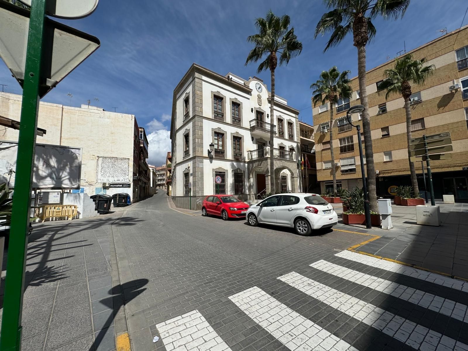 Vista exterior de Pis en venda en Adra amb Terrassa