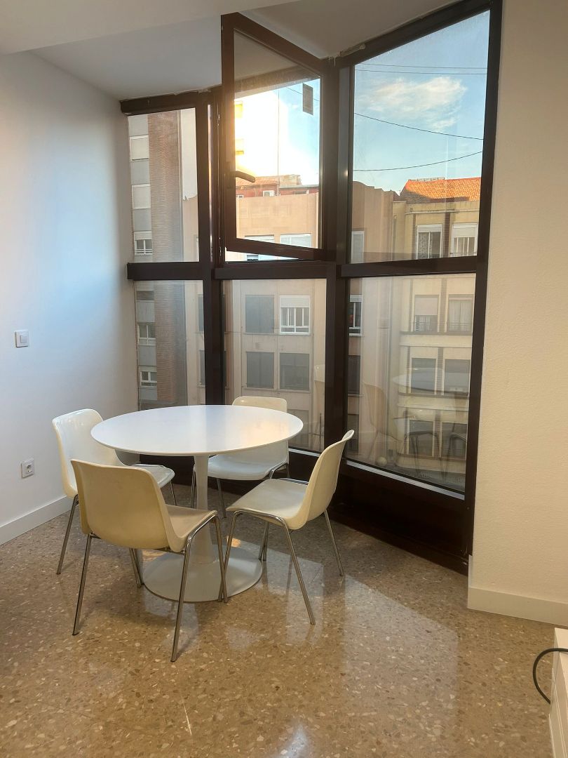 Dining room of Study to rent in  Valencia Capital  with Air Conditioner, Heating and Furnished