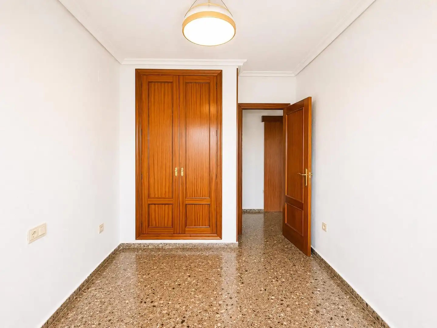 Flat for rent in Paterna  with Balcony