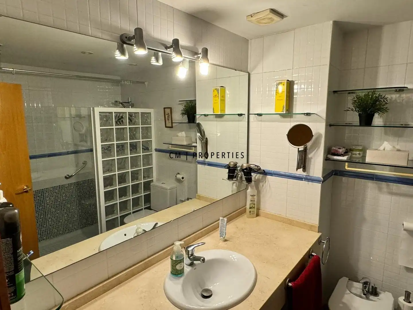 Baño de Casa adosada de alquiler en Rocafort con Aire acondicionado, Calefacción y Terraza