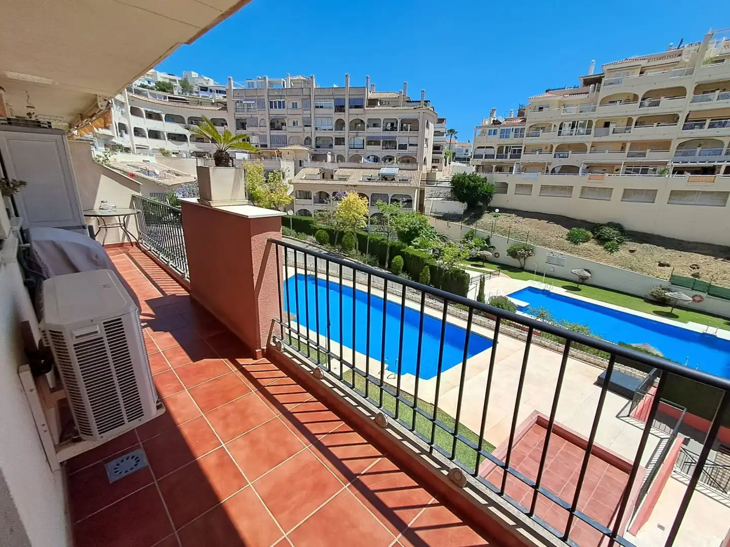 Vista exterior de Apartament en venda en Benalmádena amb Aire condicionat, Calefacció i Piscina comunitària