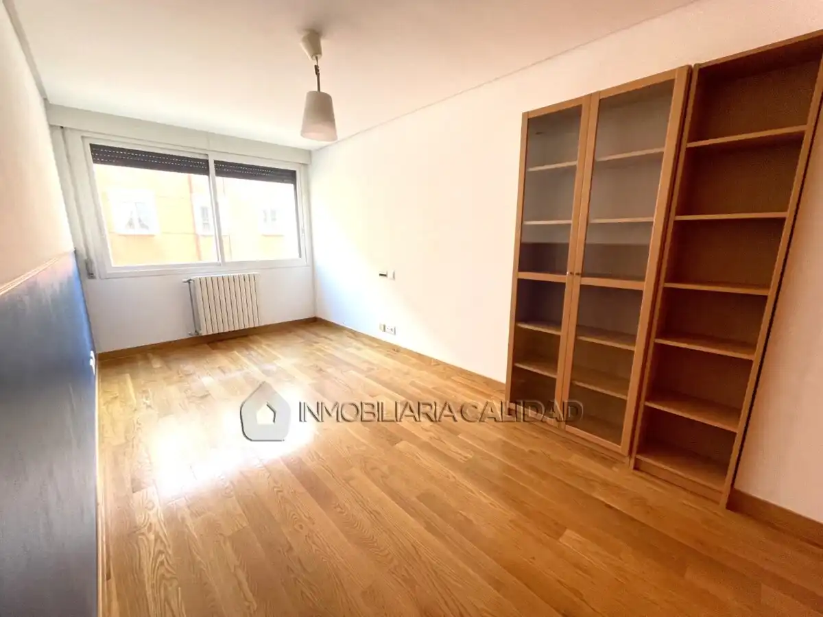 Dormitori de Pis en venda en Burgos amb Calefacció i Traster