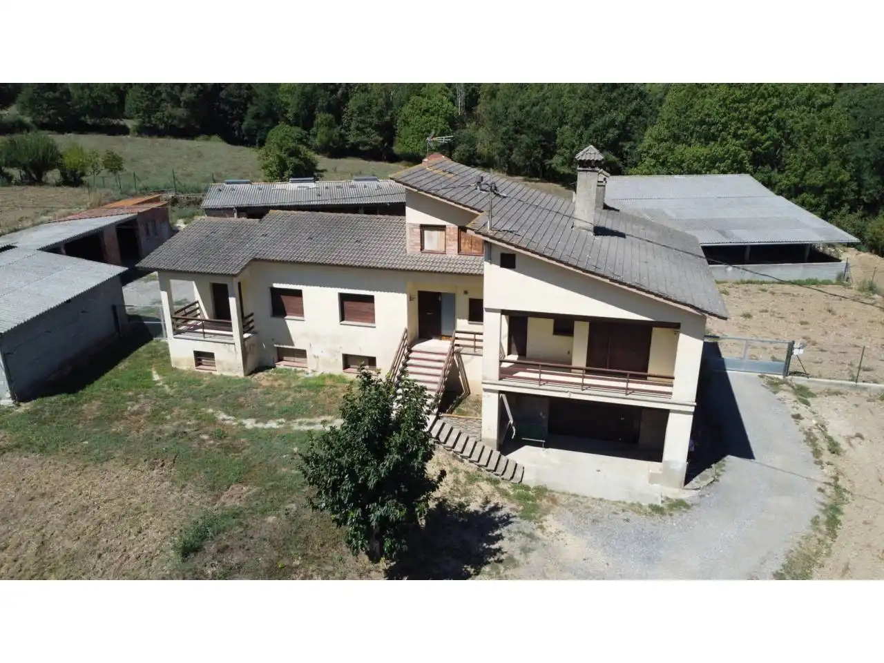 Vista exterior de Finca rústica en venda en La Vall d'en Bas amb Calefacció, Jardí privat i Terrassa