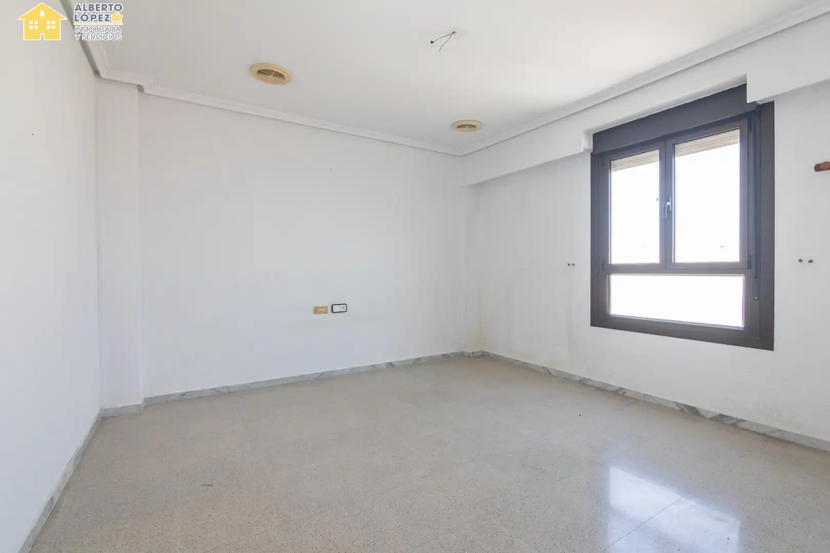 Dormitori de Apartament en venda en Elche / Elx amb Terrassa i Balcó