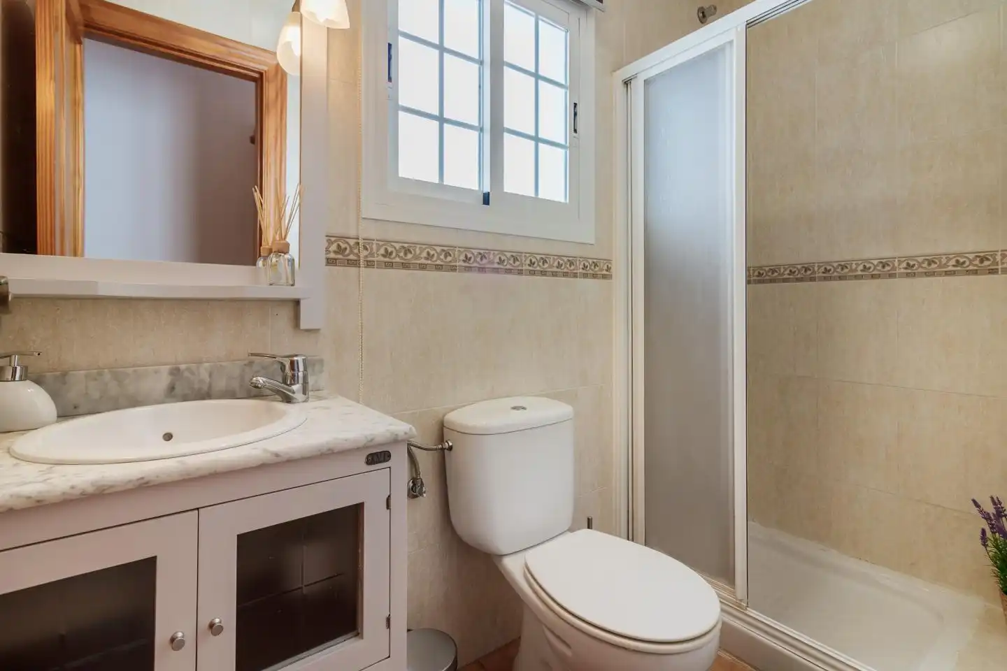 Baño de Dúplex en venta en Nerja con Aire acondicionado, Terraza y Trastero