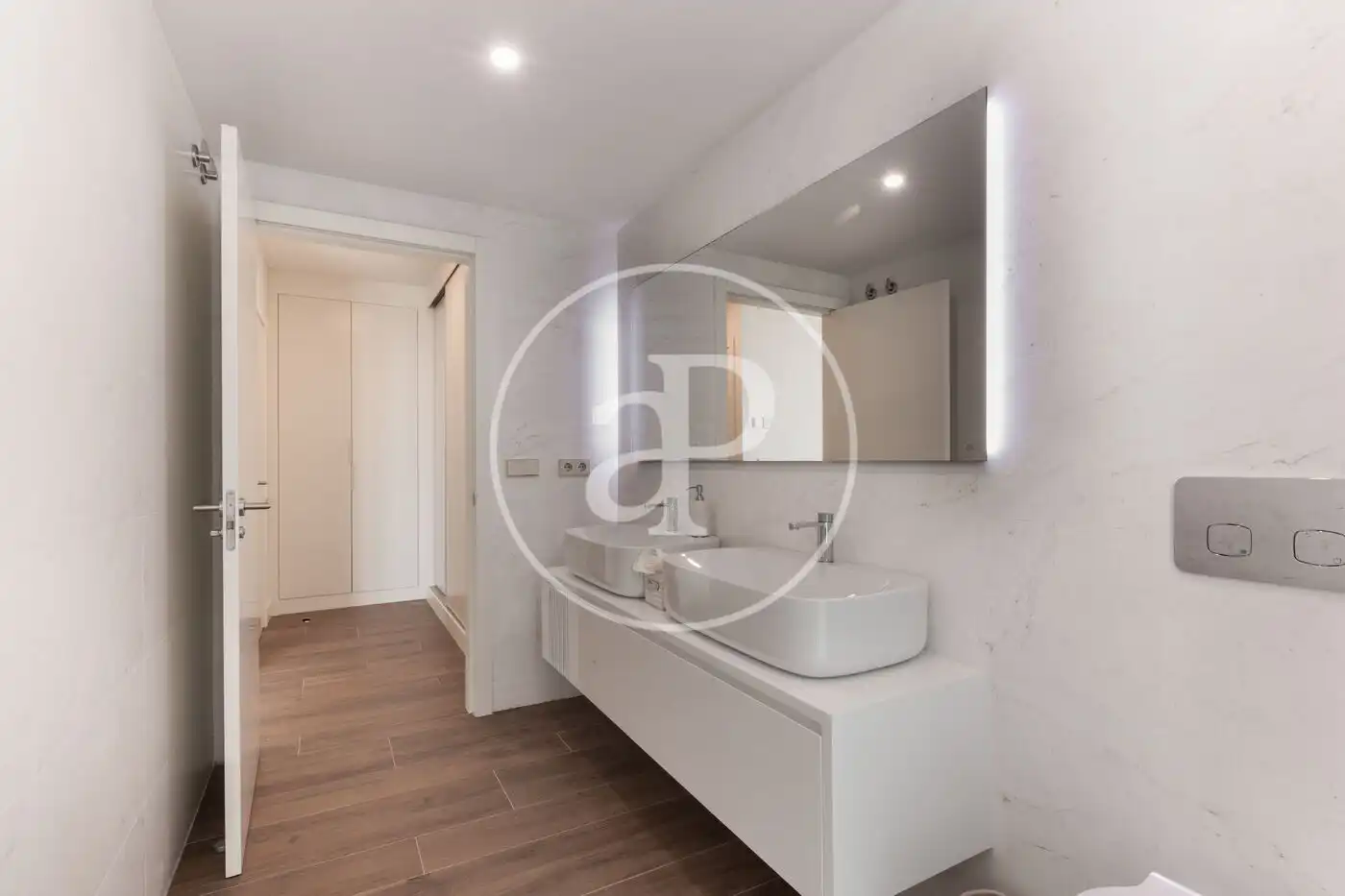 Baño de Piso en venta en Canals con Aire acondicionado, Calefacción y Jardín privado