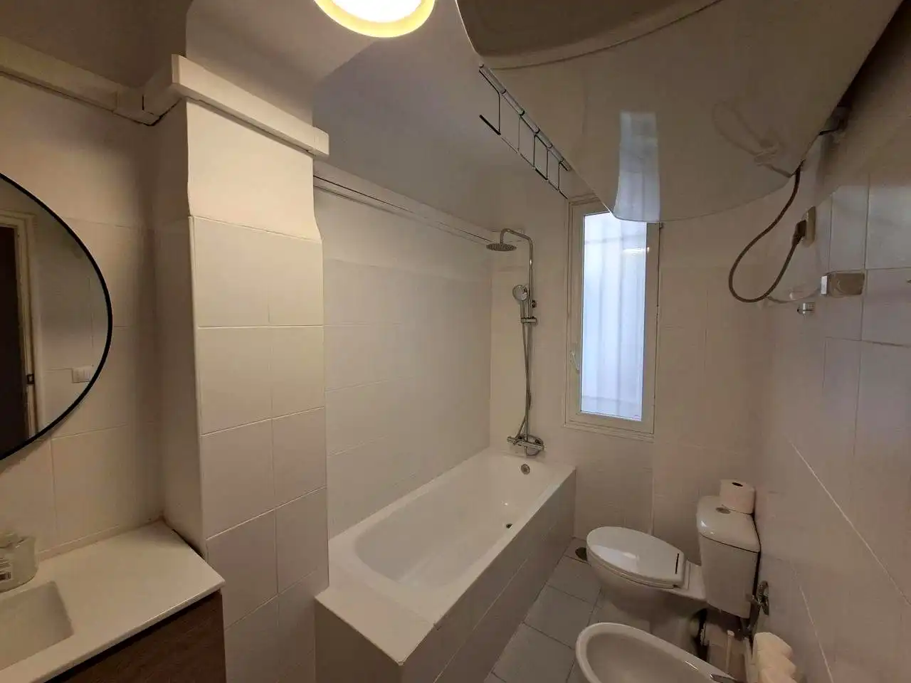 Bathroom of Office for rent in Madrid  with Air Conditioner, Heating and Storage room