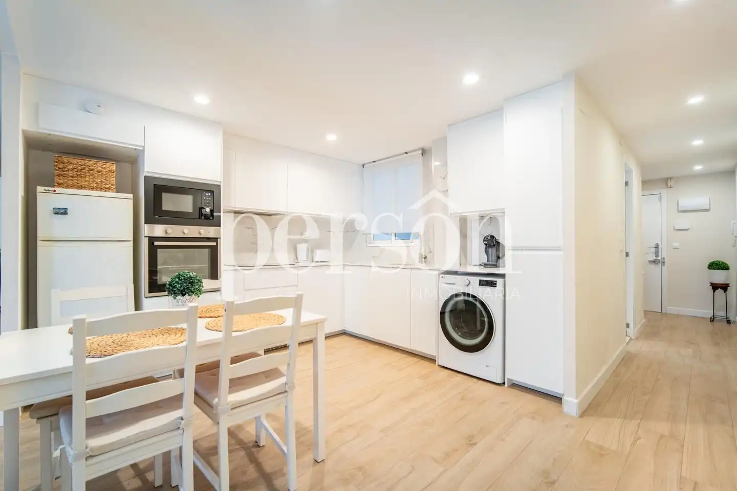 Kitchen of Flat for sale in Valencia  with Air Conditioner, Private garden and Furnished