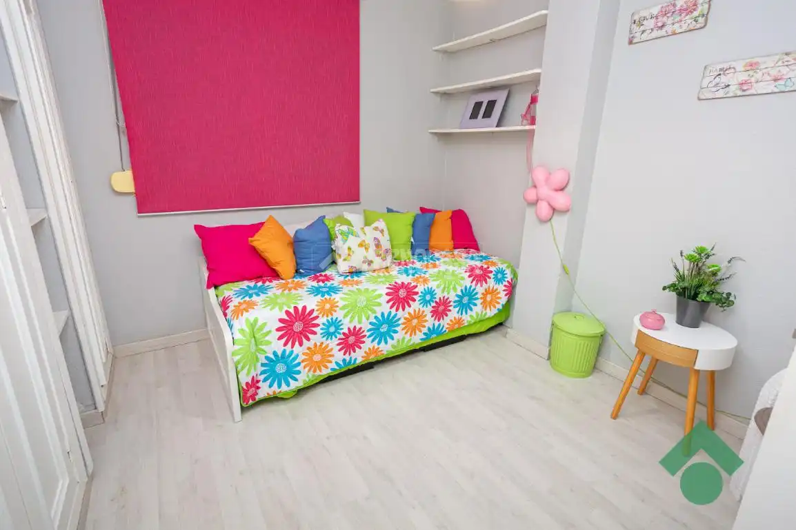 Bedroom of Flat for sale in Algeciras  with Terrace, Storage room and Furnished