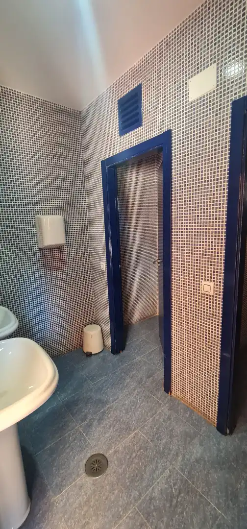 Baño de Piso en venta en Madrid con Calefacción, Terraza y Trastero