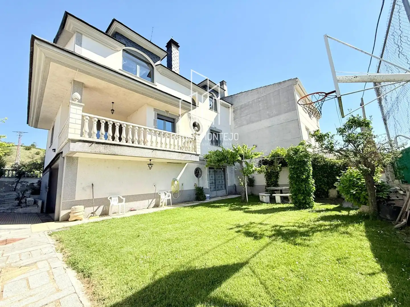 Vista exterior de Casa adosada en venda en Cabrerizos amb Calefacció, Jardí privat i Terrassa