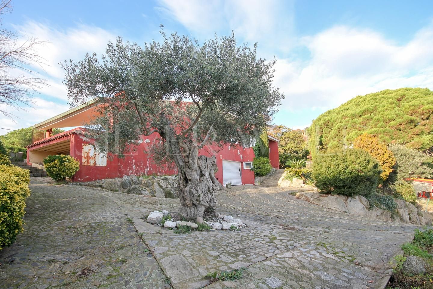 Vista exterior de Casa o xalet en venda en Mataró amb Aire condicionat, Calefacció i Jardí privat