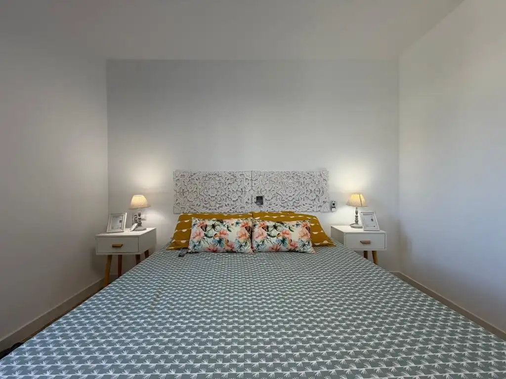 Dormitori de Apartament en venda en Torrevieja amb Aire condicionat, Jardí privat i Piscina