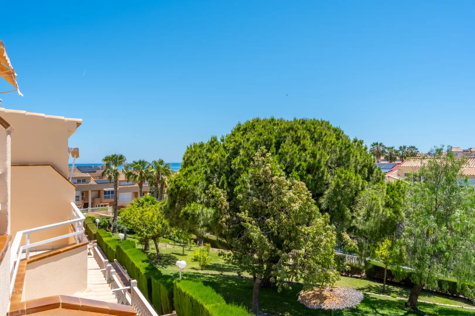 Jardí de Casa adosada en venda en Alicante / Alacant amb Aire condicionat, Calefacció i Terrassa