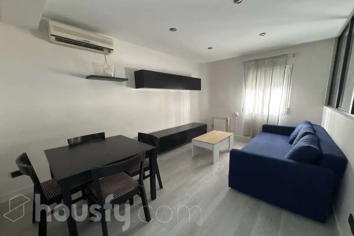 Living room of Flat for rent in Madrid  with Air Conditioner, Heating and Parquet flooring