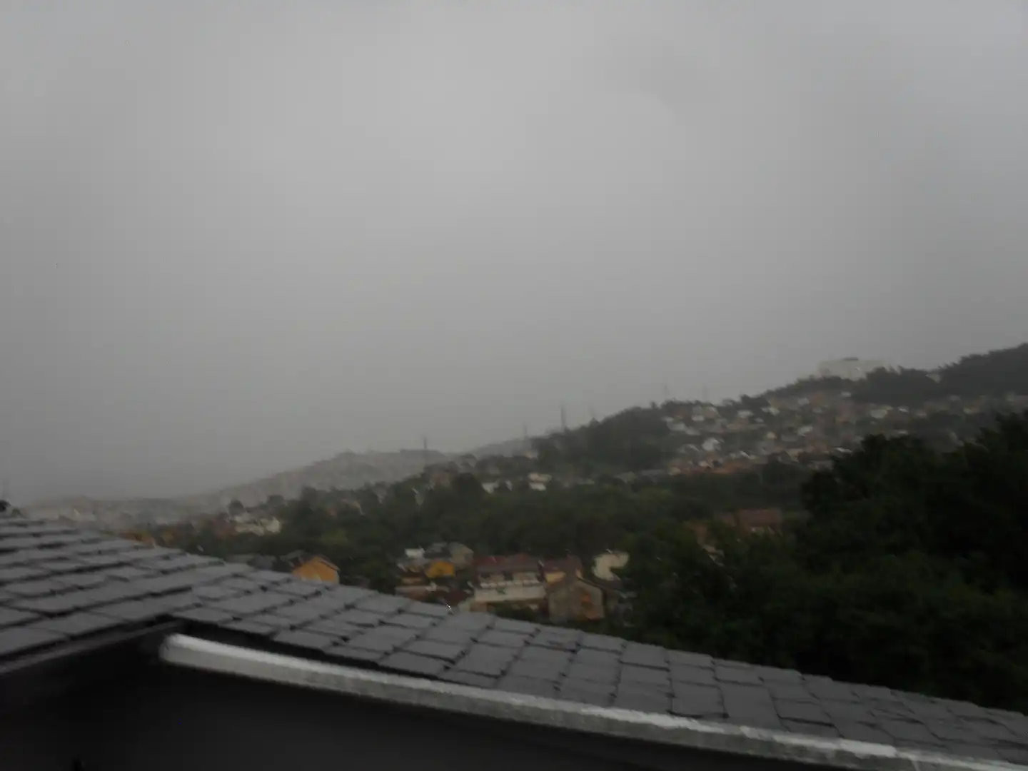 Vista exterior de Casa o xalet en venda en Vigo  amb Jardí privat, Terrassa i Balcó