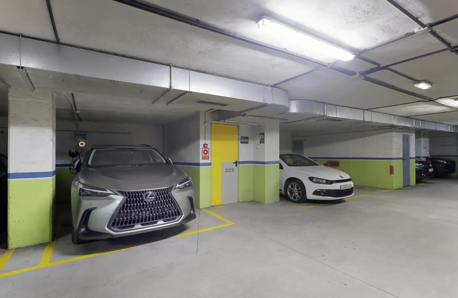Parking de Ático en venta en Oviedo  con Calefacción, Terraza y Trastero