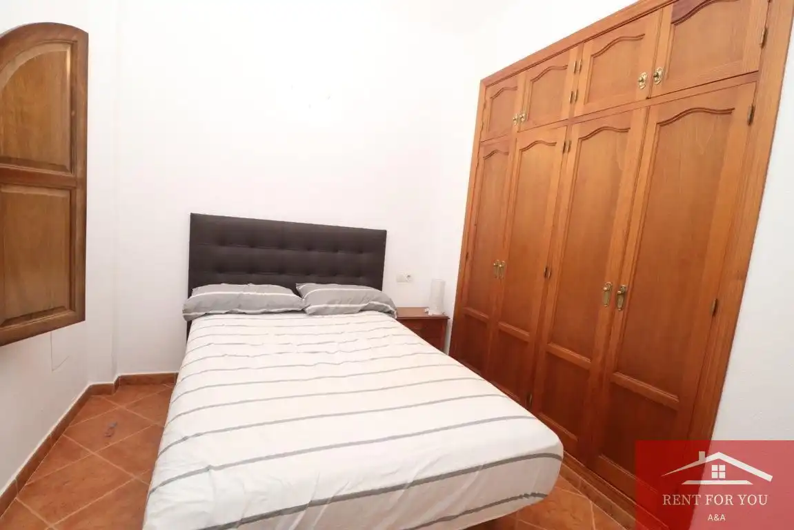 Dormitori de Casa o xalet de lloguer en Alozaina amb Aire condicionat, Jardí privat i Piscina