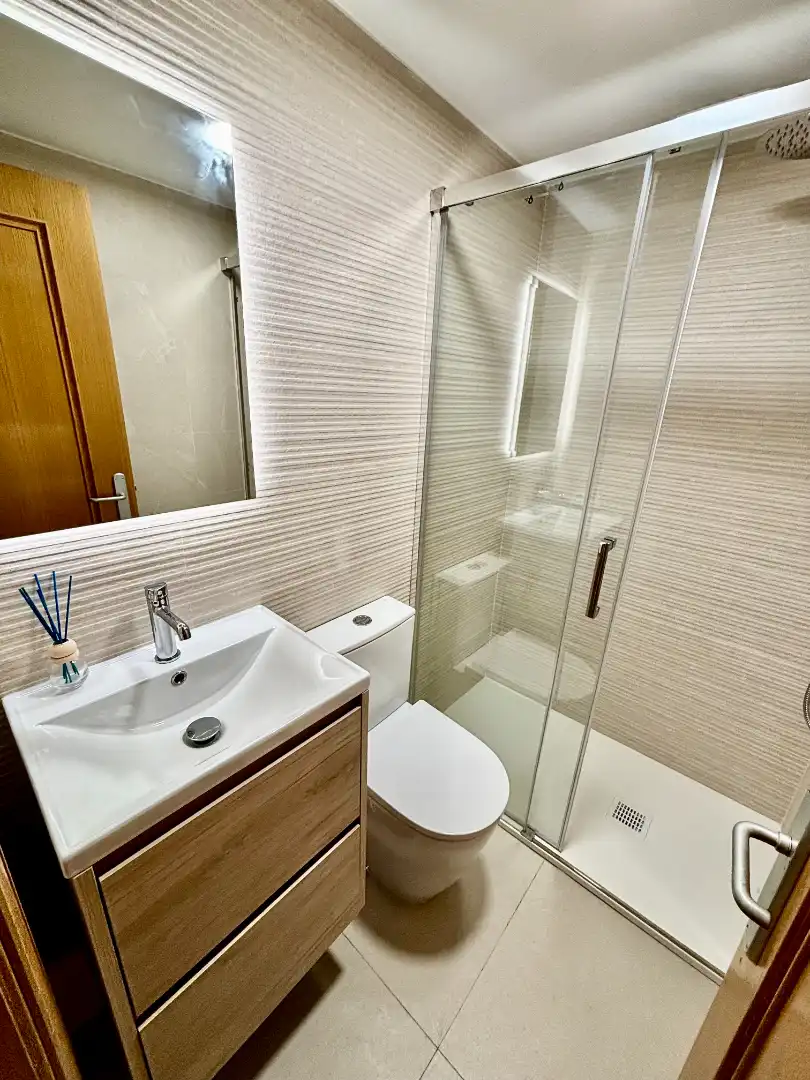 Baño de Casa adosada en venta en Sant Joan d'Alacant con Aire acondicionado, Calefacción y Jardín privado