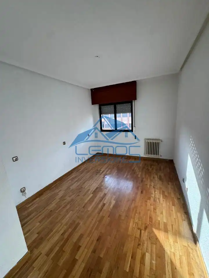 Bedroom of Flat for sale in Astorga