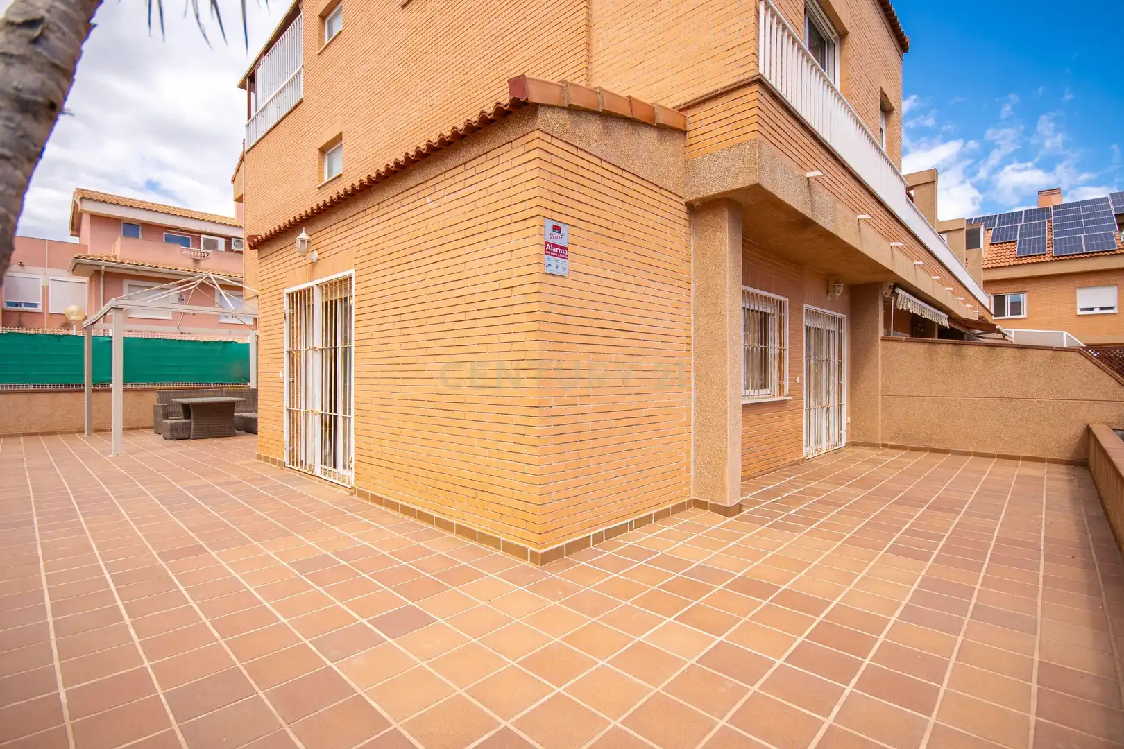 Vista exterior de Casa adosada en venta en Alicante / Alacant con Aire acondicionado, Balcón y Piscina comunitaria