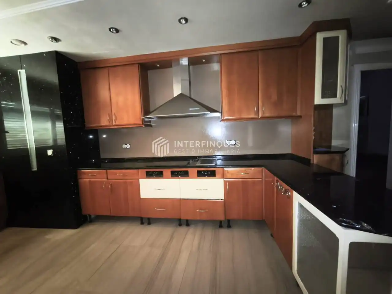 Cuina de Casa o xalet en venda en Badalona amb Aire condicionat, Calefacció i Terrassa