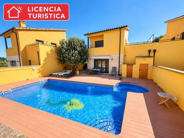 Villa mit Pool zum Verkauf in OLOT