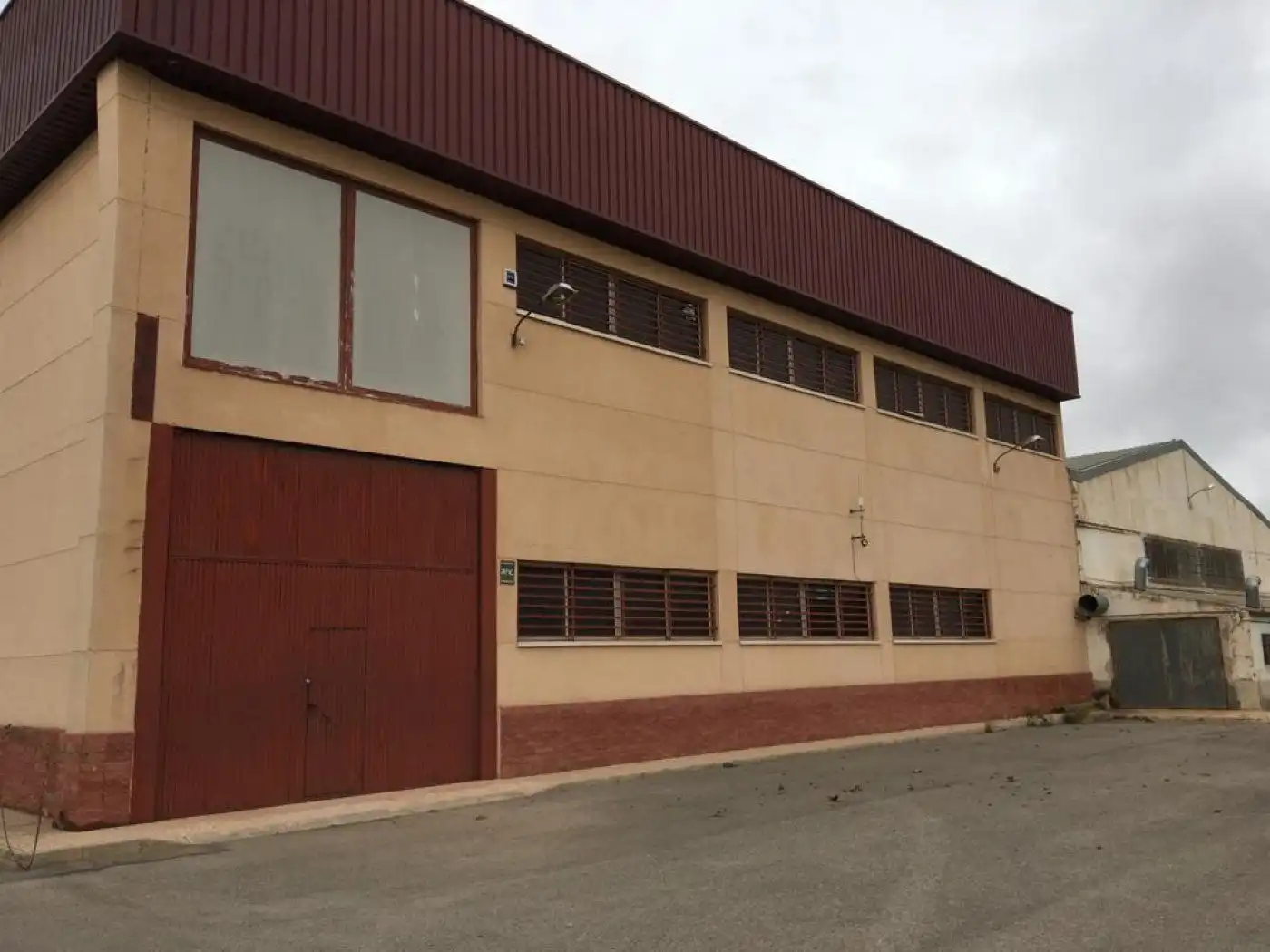 Vista exterior de Nau industrial en venda en Elche / Elx