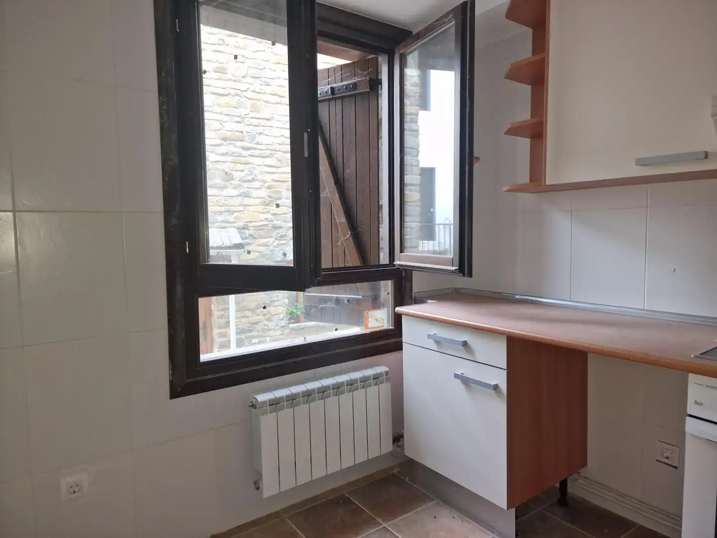 Kitchen of Buildings for sale in Aisa
