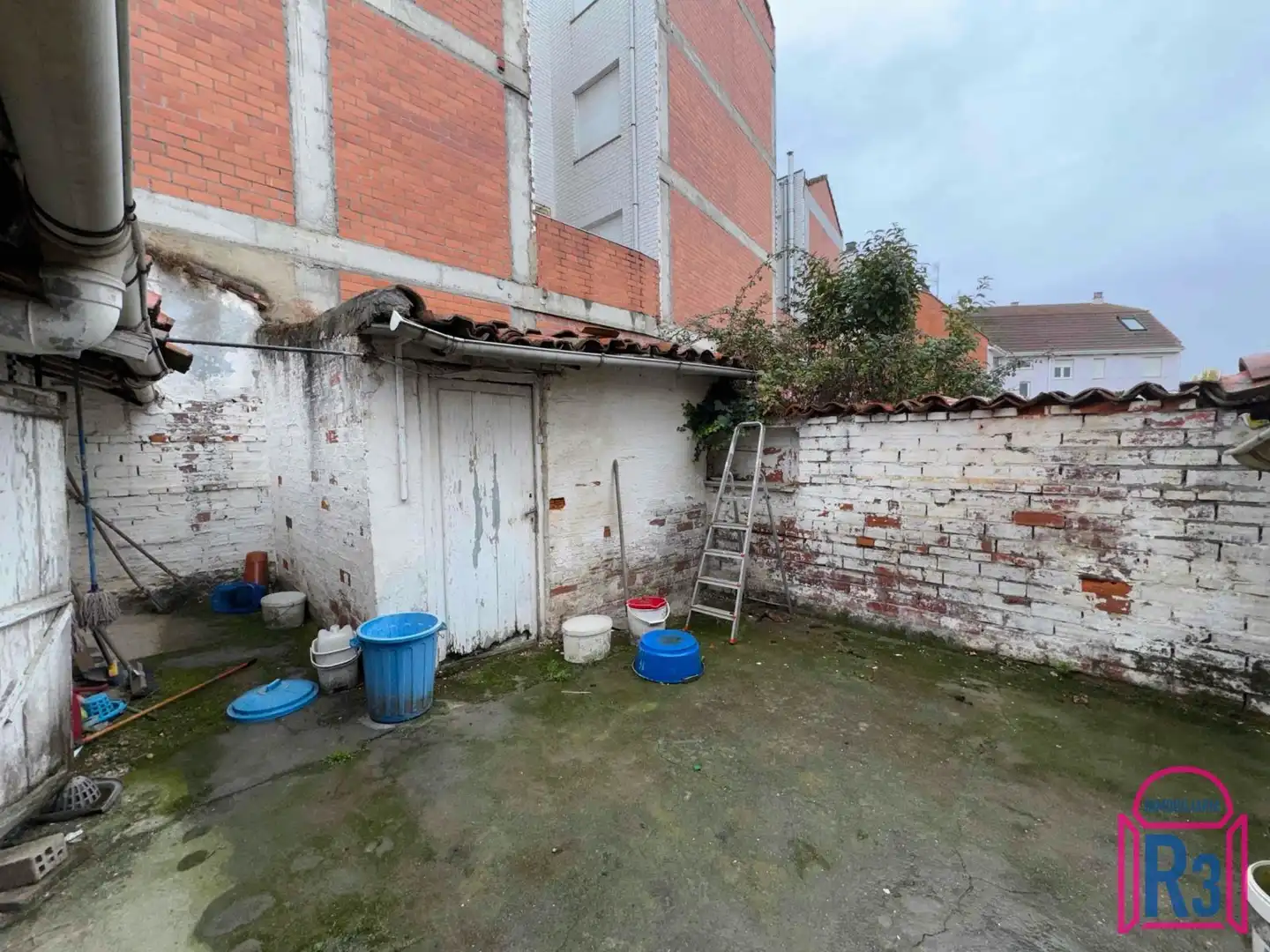 Jardí de Casa o xalet en venda en León Capital  amb Calefacció i Jardí privat