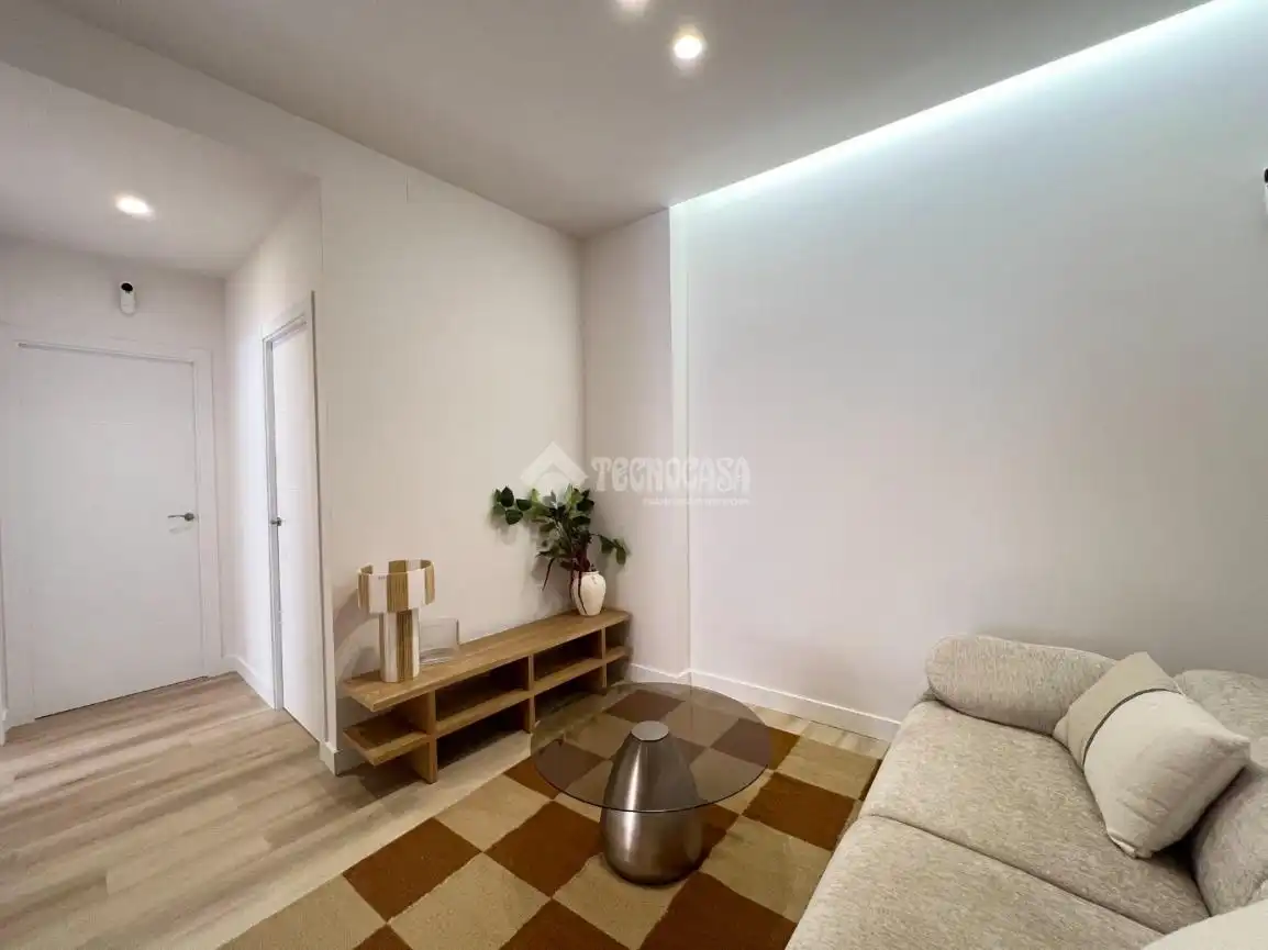Sala d'estar de Pis en venda en Madrid amb Aire condicionat