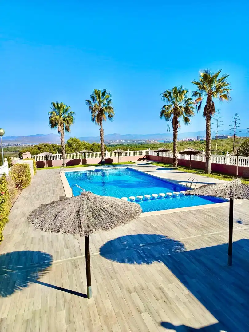 Casa adosada en venta en Monte y Mar