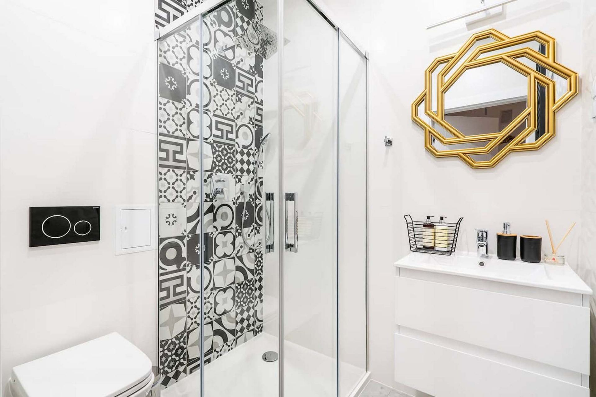 Bathroom of Flat to rent in Irun   with Air Conditioner, Furnished and TV