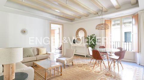 Fantastico piso de 3 habitaciones en Carrer del Pi