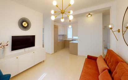 Living room of Flat for sale in  Sevilla Capital  with Air Conditioner, Heating and Furnished