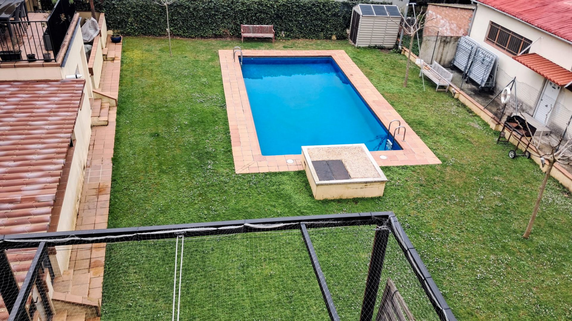 Piscina de Casa adosada en venda en Bescanó amb Aire condicionat, Calefacció i Piscina comunitària