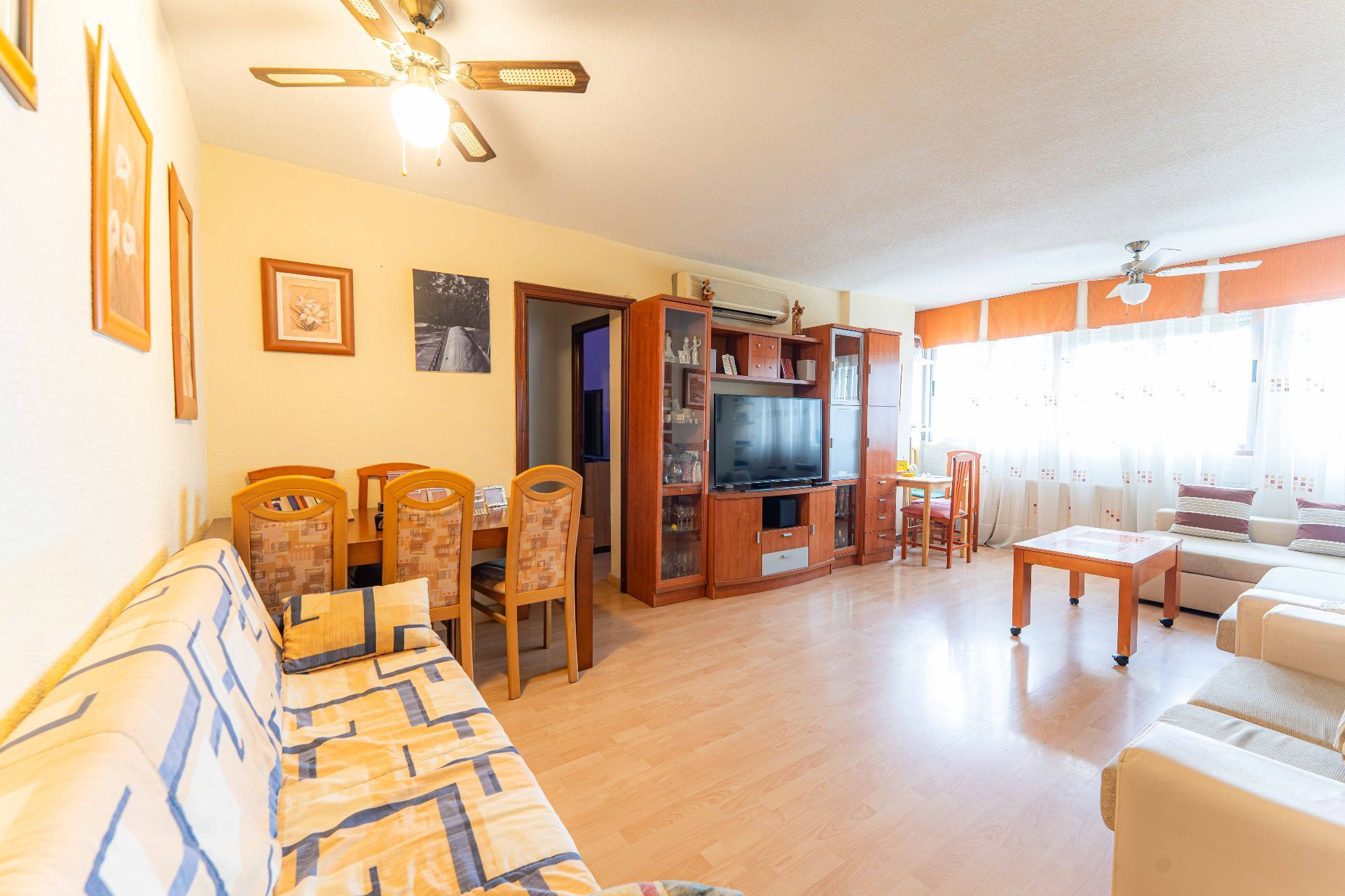 Living room of Flat for sale in Fuenlabrada  with Air Conditioner and Heating