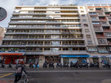 Office space with lift to rent in Calle COSO 67